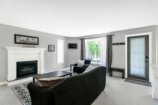 Casa Pura Vida Hot Tub, Pool & Ping Pong Tables W Backyard & Bbq Come Stay Κάλγκαρι